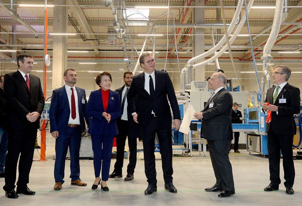 Вучић након отварања фабрике у Крагујевцу: За нашу земљу је запошљавање људи кључно; Први пут Србија има мање од 10 одсто незапослених